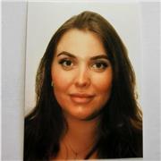 Soy profesora de inglés y maestra en educación Infantil y primaria, tengo un C2, el master de secundaria y me apasiona la enseñanza. Llevo desde los 16 años enseñando inglés a todos los niveles desde educación infantil hasta adultos. También doy clases de